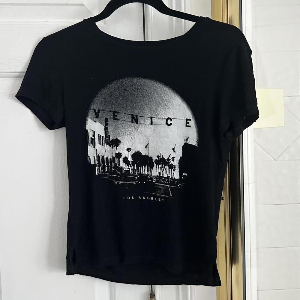 American Eagle Outfitters Women's Black and White Tshirt